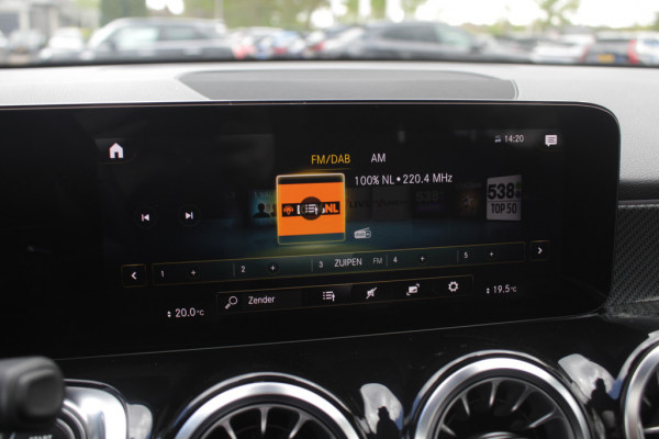 Mercedes-Benz Glb 200 Premium Plus 7p. / Panoramadak / Camera / 20'' / Sfeerverlichting / Navigatie / Dodehoek / DAB / Stoelverwarming / Cruise Control