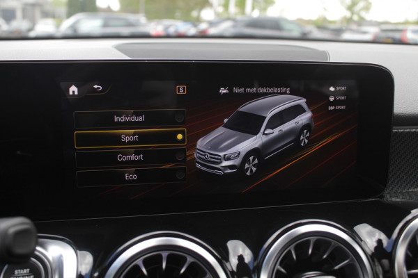 Mercedes-Benz Glb 200 Premium Plus 7p. / Panoramadak / Camera / 20'' / Sfeerverlichting / Navigatie / Dodehoek / DAB / Stoelverwarming / Cruise Control