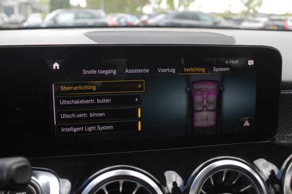 Mercedes-Benz Glb 200 Premium Plus 7p. / Panoramadak / Camera / 20'' / Sfeerverlichting / Navigatie / Dodehoek / DAB / Stoelverwarming / Cruise Control