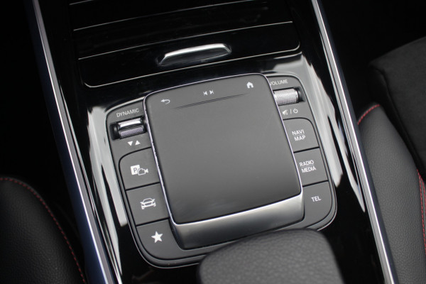 Mercedes-Benz Glb 200 Premium Plus 7p. / Panoramadak / Camera / 20'' / Sfeerverlichting / Navigatie / Dodehoek / DAB / Stoelverwarming / Cruise Control