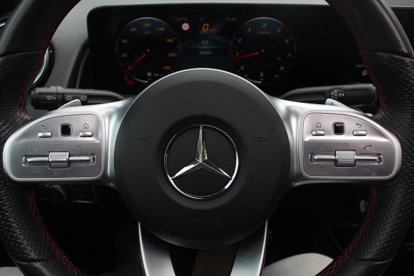 Mercedes-Benz Glb 200 Premium Plus 7p. / Panoramadak / Camera / 20'' / Sfeerverlichting / Navigatie / Dodehoek / DAB / Stoelverwarming / Cruise Control