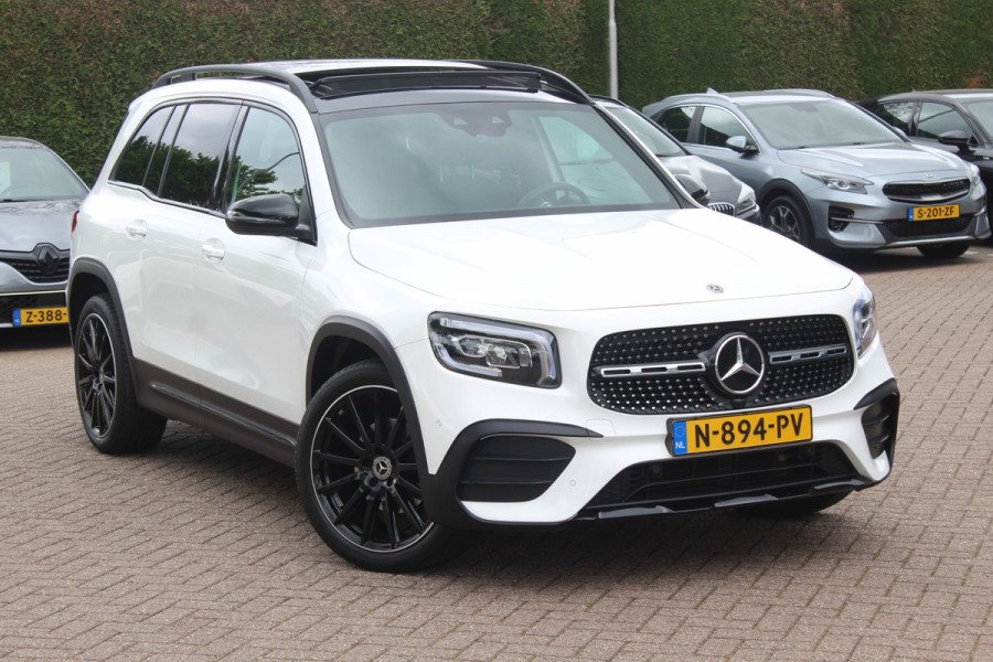 Mercedes-Benz Glb 200 Premium Plus 7p. / Panoramadak / Camera / 20'' / Sfeerverlichting / Navigatie / Dodehoek / DAB / Stoelverwarming / Cruise Control