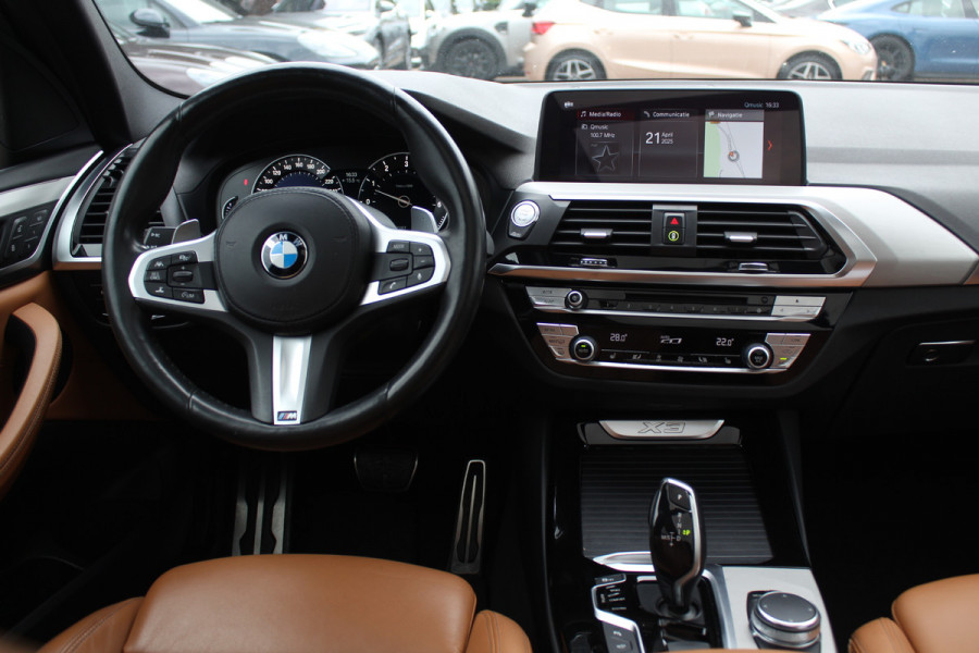 BMW X3 xDrive30i High Exe. M Sport / Trekhaak / Panoramadak / 360Camera / Head-up / Keyless / 20'' / Leder / Navigatie / ACC / Dodehoek / DAB / Stoelverwarming