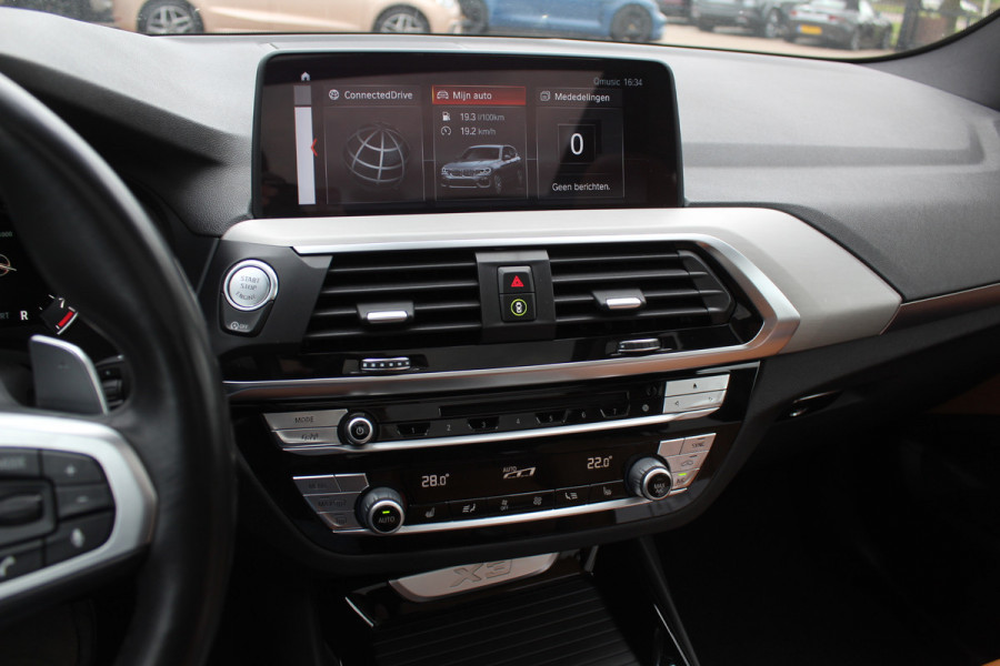 BMW X3 xDrive30i High Exe. M Sport / Trekhaak / Panoramadak / 360Camera / Head-up / Keyless / 20'' / Leder / Navigatie / ACC / Dodehoek / DAB / Stoelverwarming