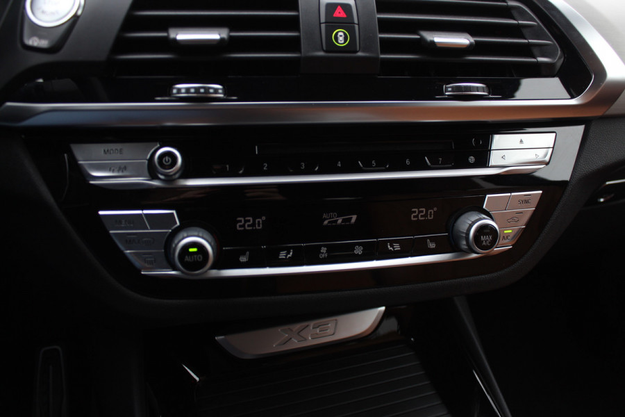 BMW X3 xDrive30i High Exe. M Sport / Trekhaak / Panoramadak / 360Camera / Head-up / Keyless / 20'' / Leder / Navigatie / ACC / Dodehoek / DAB / Stoelverwarming