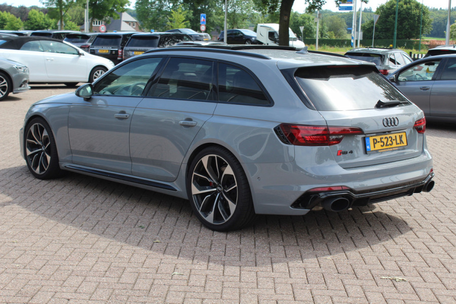 Audi RS4 Avant 2.9 TFSI quattro / Milltek / Panoramadak / Camera / Head-up / Sportuitlaat / 20'' / Luxe Leder / Dodehoek / Virtual Cockpit / Stoelmassage / B&O