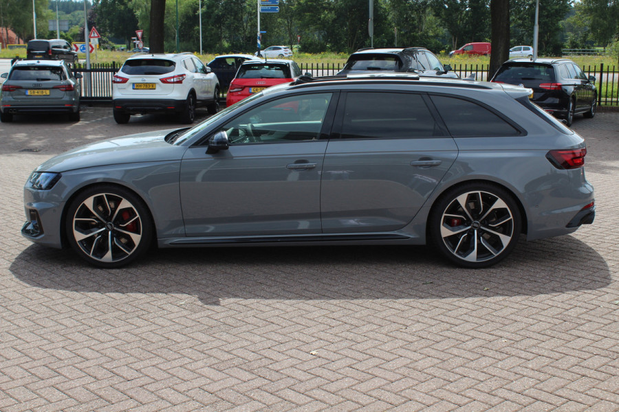Audi RS4 Avant 2.9 TFSI quattro / Milltek / Panoramadak / Camera / Head-up / Sportuitlaat / 20'' / Luxe Leder / Dodehoek / Virtual Cockpit / Stoelmassage / B&O