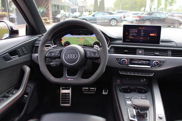 Audi RS4 Avant 2.9 TFSI quattro / Milltek / Panoramadak / Camera / Head-up / Sportuitlaat / 20'' / Luxe Leder / Dodehoek / Virtual Cockpit / Stoelmassage / B&O