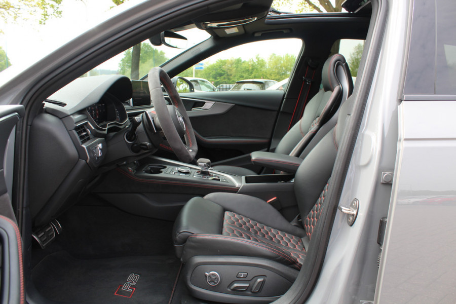 Audi RS4 Avant 2.9 TFSI quattro / Milltek / Panoramadak / Camera / Head-up / Sportuitlaat / 20'' / Luxe Leder / Dodehoek / Virtual Cockpit / Stoelmassage / B&O