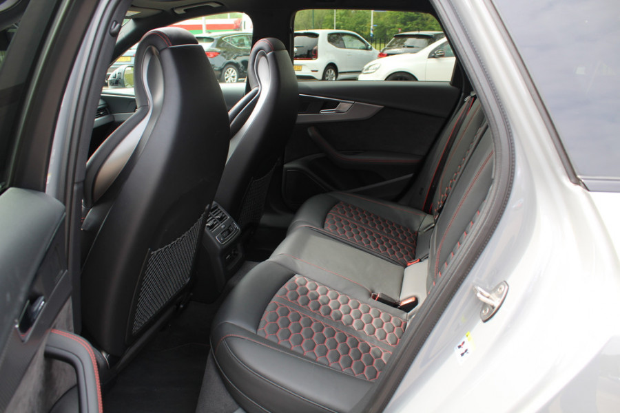 Audi RS4 Avant 2.9 TFSI quattro / Milltek / Panoramadak / Camera / Head-up / Sportuitlaat / 20'' / Luxe Leder / Dodehoek / Virtual Cockpit / Stoelmassage / B&O