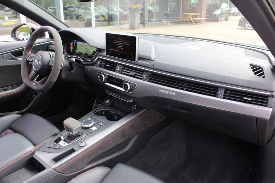 Audi RS4 Avant 2.9 TFSI quattro / Milltek / Panoramadak / Camera / Head-up / Sportuitlaat / 20'' / Luxe Leder / Dodehoek / Virtual Cockpit / Stoelmassage / B&O