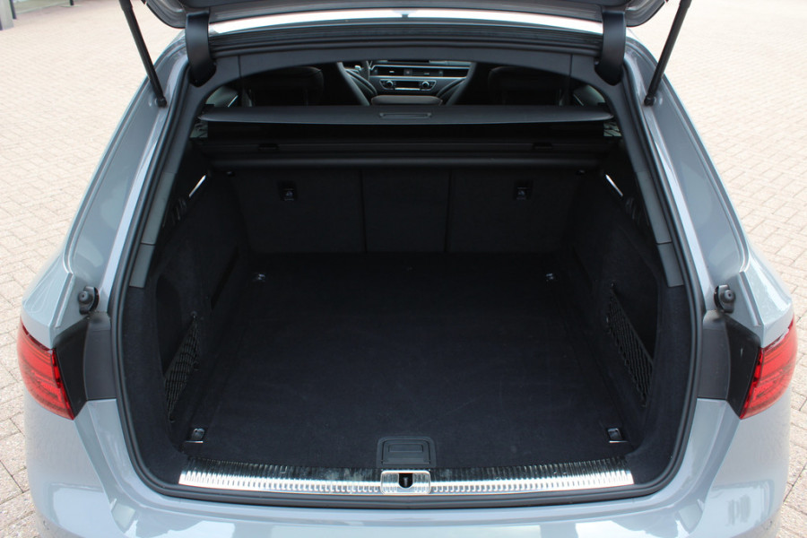 Audi RS4 Avant 2.9 TFSI quattro / Milltek / Panoramadak / Camera / Head-up / Sportuitlaat / 20'' / Luxe Leder / Dodehoek / Virtual Cockpit / Stoelmassage / B&O
