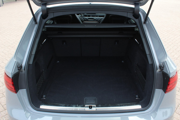 Audi RS4 Avant 2.9 TFSI quattro / Milltek / Panoramadak / Camera / Head-up / Sportuitlaat / 20'' / Luxe Leder / Dodehoek / Virtual Cockpit / Stoelmassage / B&O