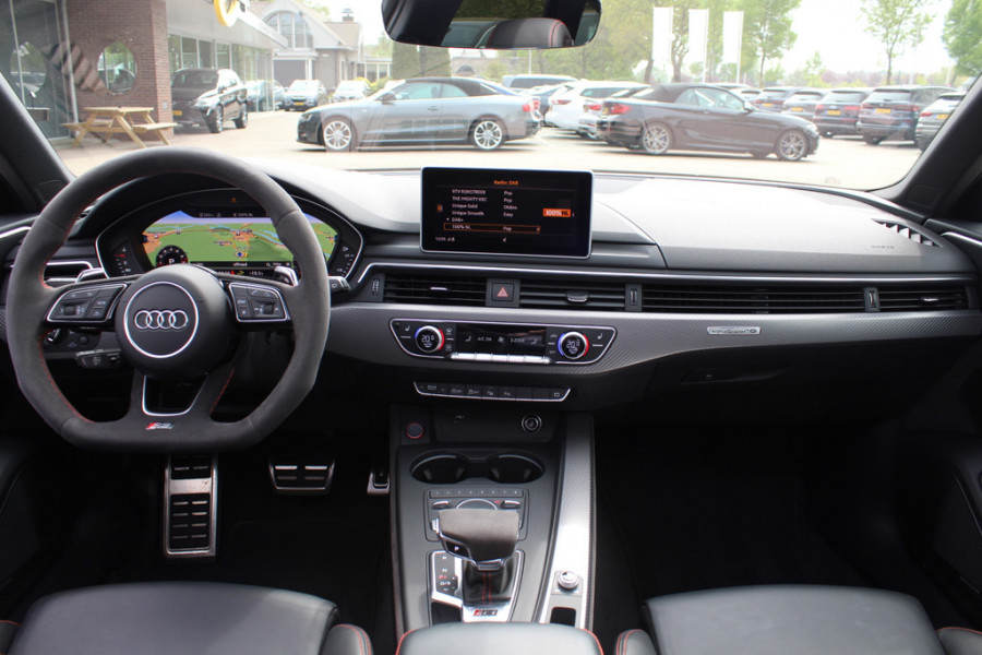 Audi RS4 Avant 2.9 TFSI quattro / Milltek / Panoramadak / Camera / Head-up / Sportuitlaat / 20'' / Luxe Leder / Dodehoek / Virtual Cockpit / Stoelmassage / B&O