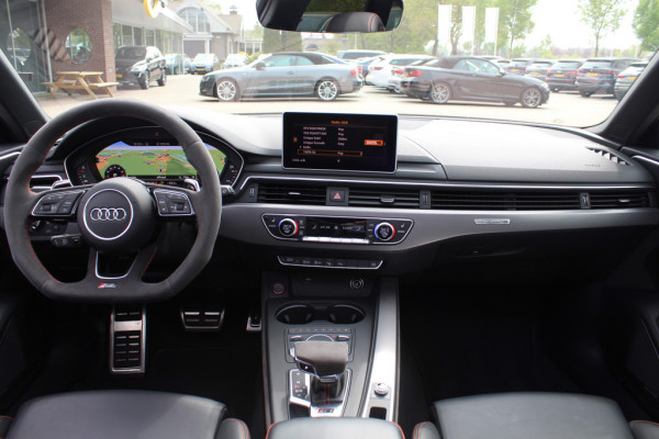 Audi RS4 Avant 2.9 TFSI quattro / Milltek / Panoramadak / Camera / Head-up / Sportuitlaat / 20'' / Luxe Leder / Dodehoek / Virtual Cockpit / Stoelmassage / B&O