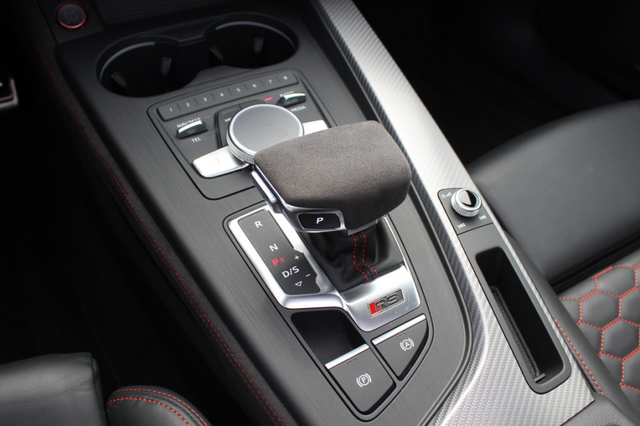Audi RS4 Avant 2.9 TFSI quattro / Milltek / Panoramadak / Camera / Head-up / Sportuitlaat / 20'' / Luxe Leder / Dodehoek / Virtual Cockpit / Stoelmassage / B&O