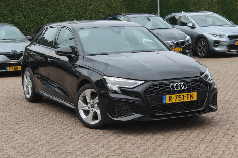 Audi A3 Sportback 30 TFSI S edition 32.429 km! / Virtual Cockpit / Apple CarPlay / Full LED / 17'' / Navigatie / Half leder / Parkeerhulp achter / ACC