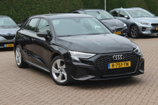 Audi A3 Sportback 30 TFSI S edition 32.429 km! / Virtual Cockpit / Apple CarPlay / Full LED / 17'' / Navigatie / Half leder / Parkeerhulp achter / ACC