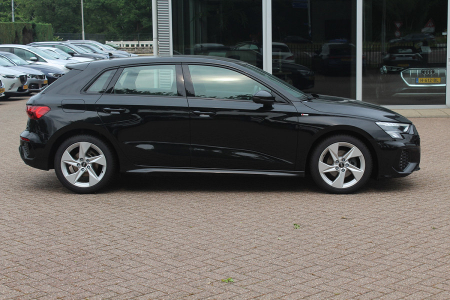 Audi A3 Sportback 30 TFSI S edition 32.429 km! / Virtual Cockpit / Apple CarPlay / Full LED / 17'' / Navigatie / Half leder / Parkeerhulp achter / ACC