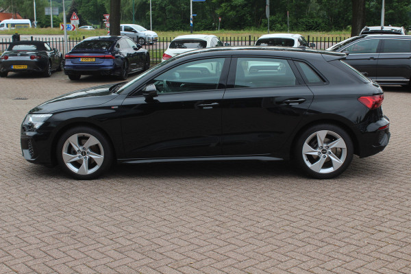Audi A3 Sportback 30 TFSI S edition 32.429 km! / Virtual Cockpit / Apple CarPlay / Full LED / 17'' / Navigatie / Half leder / Parkeerhulp achter / ACC