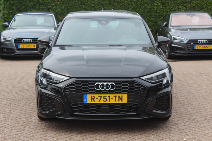 Audi A3 Sportback 30 TFSI S edition 32.429 km! / Virtual Cockpit / Apple CarPlay / Full LED / 17'' / Navigatie / Half leder / Parkeerhulp achter / ACC