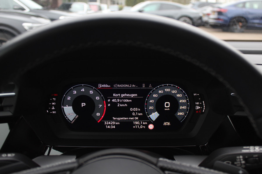 Audi A3 Sportback 30 TFSI S edition 32.429 km! / Virtual Cockpit / Apple CarPlay / Full LED / 17'' / Navigatie / Half leder / Parkeerhulp achter / ACC