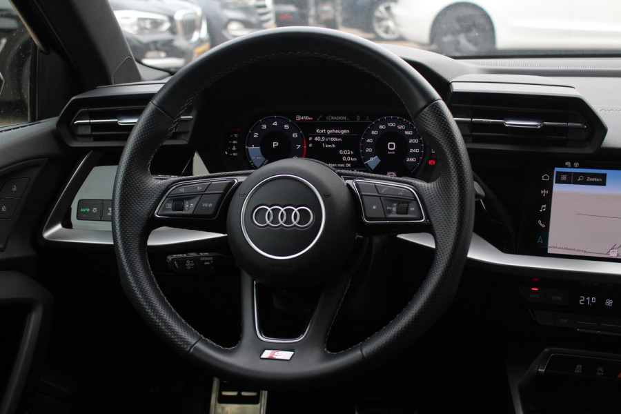 Audi A3 Sportback 30 TFSI S edition 32.429 km! / Virtual Cockpit / Apple CarPlay / Full LED / 17'' / Navigatie / Half leder / Parkeerhulp achter / ACC
