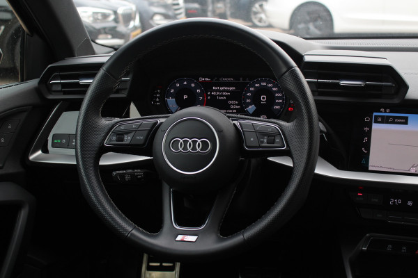 Audi A3 Sportback 30 TFSI S edition 32.429 km! / Virtual Cockpit / Apple CarPlay / Full LED / 17'' / Navigatie / Half leder / Parkeerhulp achter / ACC