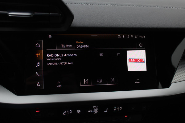Audi A3 Sportback 30 TFSI S edition 32.429 km! / Virtual Cockpit / Apple CarPlay / Full LED / 17'' / Navigatie / Half leder / Parkeerhulp achter / ACC