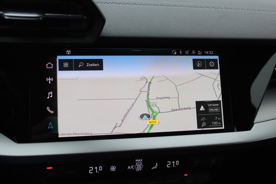 Audi A3 Sportback 30 TFSI S edition 32.429 km! / Virtual Cockpit / Apple CarPlay / Full LED / 17'' / Navigatie / Half leder / Parkeerhulp achter / ACC