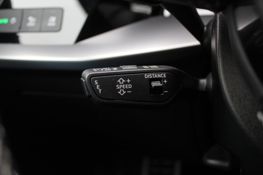 Audi A3 Sportback 30 TFSI S edition 32.429 km! / Virtual Cockpit / Apple CarPlay / Full LED / 17'' / Navigatie / Half leder / Parkeerhulp achter / ACC