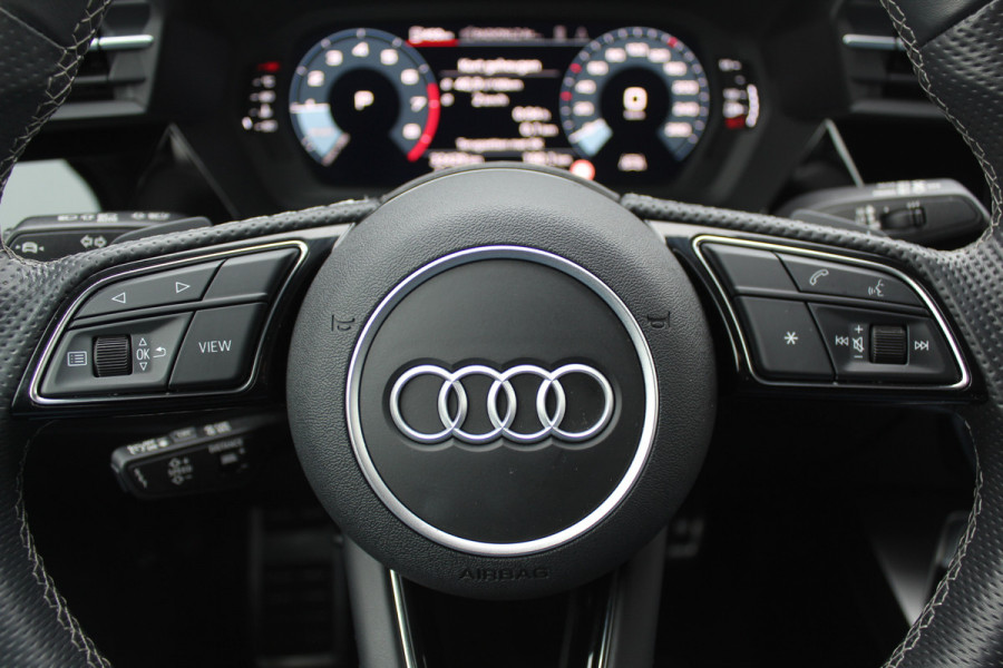 Audi A3 Sportback 30 TFSI S edition 32.429 km! / Virtual Cockpit / Apple CarPlay / Full LED / 17'' / Navigatie / Half leder / Parkeerhulp achter / ACC