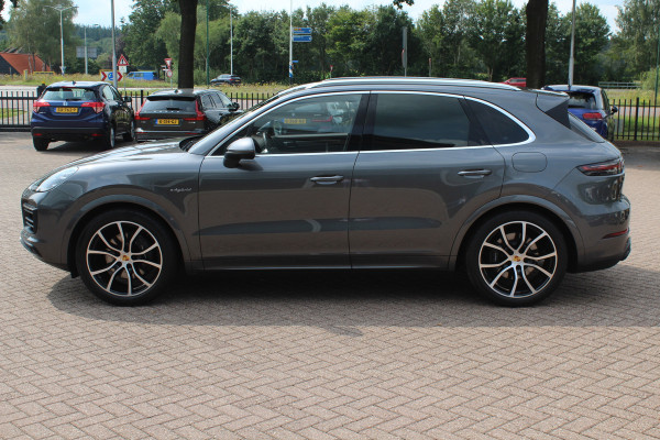 Porsche Cayenne 3.0 E-Hybrid / Trekhaak / 360Camera / Burmester / Sportdesign / Sportchrono / Softclose / 21'' / Luchtvering / Keyless / Stuurverwarming / Matrix LED / DAB