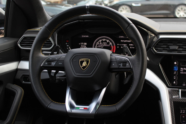 Lamborghini Urus 4.0 V8 / NL Auto! / Full Carbon / Keramisch / B&O / Pano / 360Camera / Head-up / 23'' / Stoelventilatie / Massage