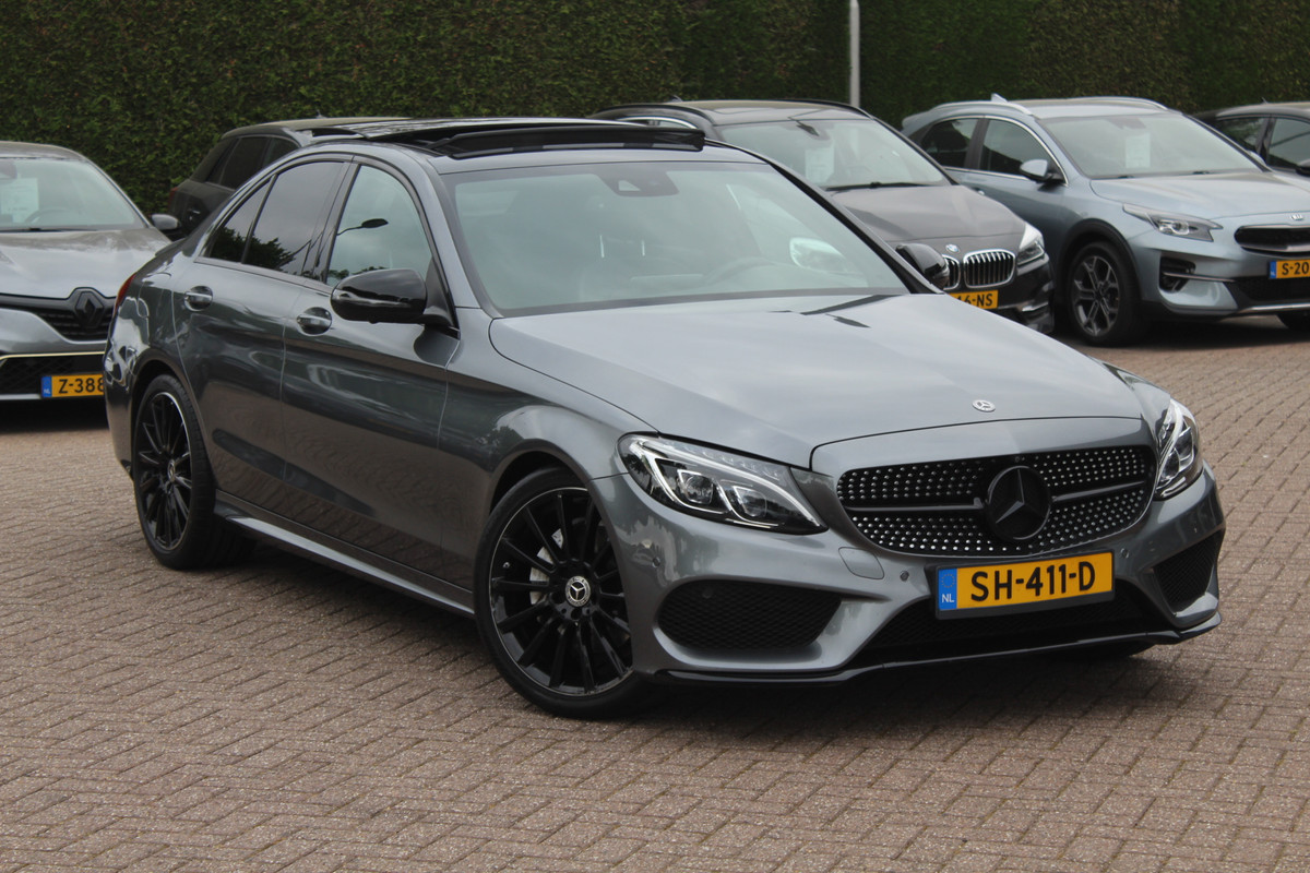 Mercedes-Benz C-Klasse 180 Sport Edition Premium Plus / Panoramadak / 360Camera / Burmester / Leder / 19'' / Sfeerverlichting / Memory seats / Nightpakket / Navigatie / Dodehoek / Cruise Control Mercedes-Benz C-Klasse 180 Sport Edition Premium Plus / Panoramadak / 360Camera / Burmester / Leder / 19'' / Sfeerverlichting / Memory seats / Nightpakket / Navigatie / Dodehoek / Cruise Control