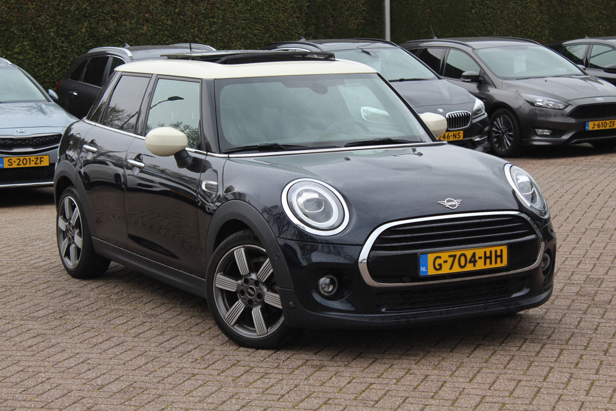 MINI Mini 1.5 Cooper 60 Years Edition / Panoramadak / Head-up / Leder / Harman Kardon / 17'' / Navigatie / DAB / Cruise Control MINI Mini 1.5 Cooper 60 Years Edition / Panoramadak / Head-up / Leder / Harman Kardon / 17'' / Navigatie / DAB / Cruise Control