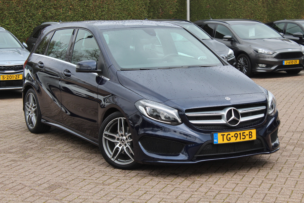 Mercedes-Benz B-Klasse 180 Business Solution AMG Upgrade Edition / Camera / Navigatie / 18'' / Stoelverwarming / Cruise Control Mercedes-Benz B-Klasse 180 Business Solution AMG Upgrade Edition / Camera / Navigatie / 18'' / Stoelverwarming / Cruise Control