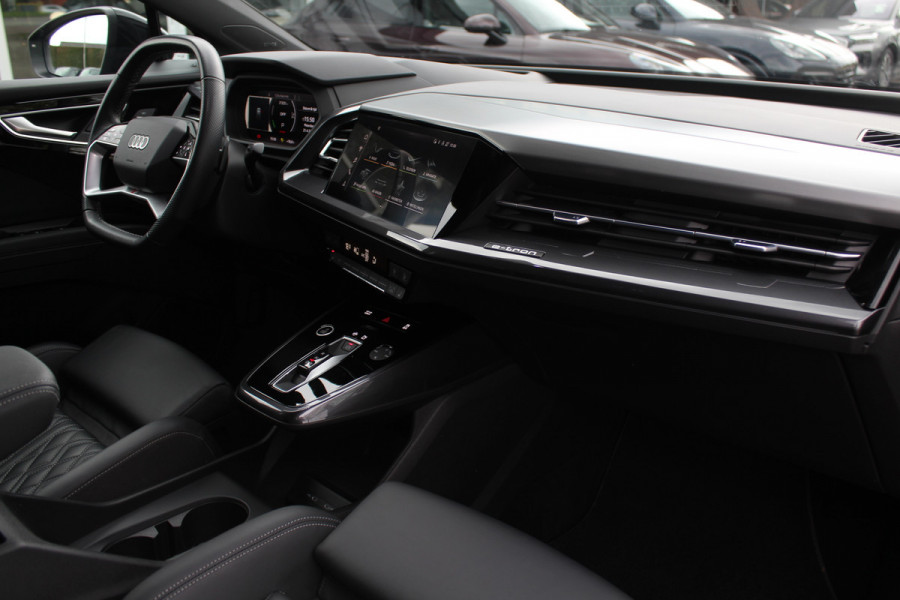 Audi Q4 e-tron 50 quattro Launch edition S Competition 77 kWh / SoH 95% / Camera / Head-up / 20'' / Keyless / RS Seats / Sonos audio / Stoelverwarming / Dodehoek / DAB / ACC / Warmtepomp