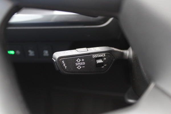 Audi Q4 e-tron 50 quattro Launch edition S Competition 77 kWh / SoH 95% / Camera / Head-up / 20'' / Keyless / RS Seats / Sonos audio / Stoelverwarming / Dodehoek / DAB / ACC / Warmtepomp