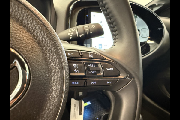Toyota Aygo X 1.0 VVT-i S-CVT Envy 5-Drs. ClimateControl 18'lmv Navigatie 24 maanden garantie mogelijk (*vraag naar de voorwaarden)