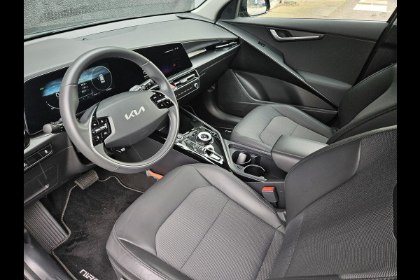 Kia Niro EV DynamicLine 64.8 kWh Gratis Laadpaal | Automaat | Camera | Navi | H-Leder | Apple Carplay/Android Auto | Key-Less | Clima | 17" Velgen | PDC | Cruise | LED |