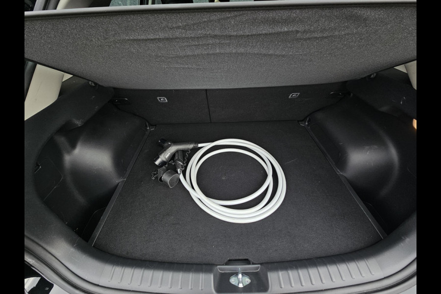 Kia Niro EV DynamicLine 64.8 kWh Gratis Laadpaal | Automaat | Camera | Navi | H-Leder | Apple Carplay/Android Auto | Key-Less | Clima | 17" Velgen | PDC | Cruise | LED |