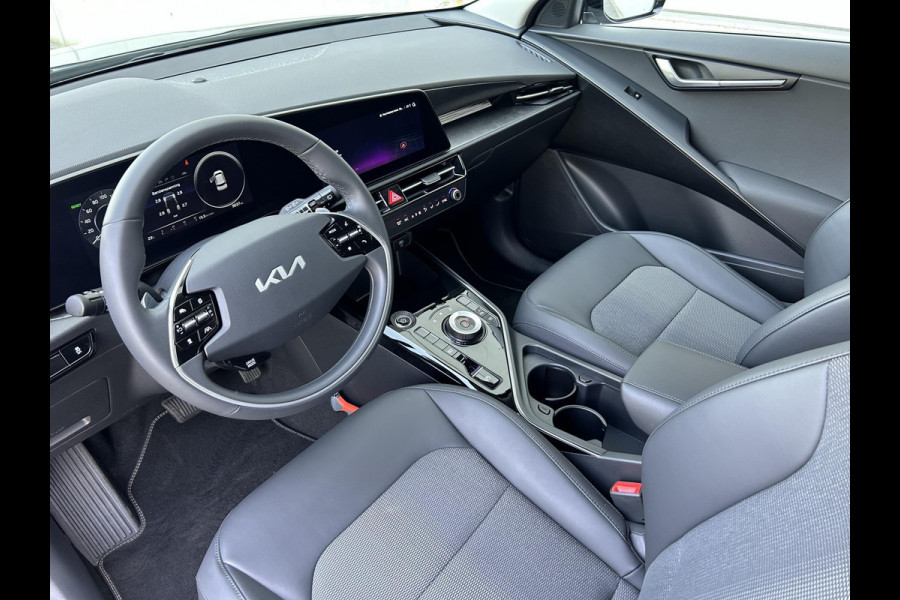 Kia Niro EV DynamicLine 64.8 kWh Gratis Laadpaal | Automaat | Camera | Navi | H-Leder | Apple Carplay/Android Auto | Key-Less | Clima | 17" Velgen | PDC | Cruise | LED |