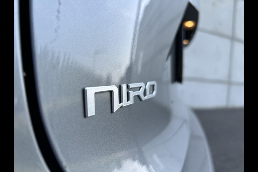 Kia Niro EV DynamicLine 64.8 kWh Gratis Laadpaal | Automaat | Camera | Navi | H-Leder | Apple Carplay/Android Auto | Key-Less | Clima | 17" Velgen | PDC | Cruise | LED |