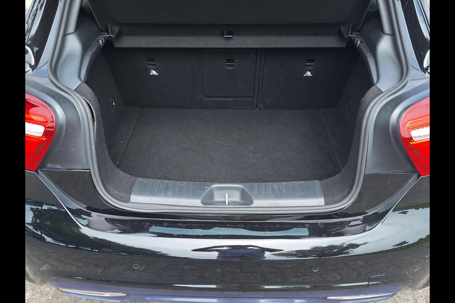 Mercedes-Benz A-Klasse 180 AMG Styling | LED | NAVI | PDC | Trekhaak 1200kg | (occasion)