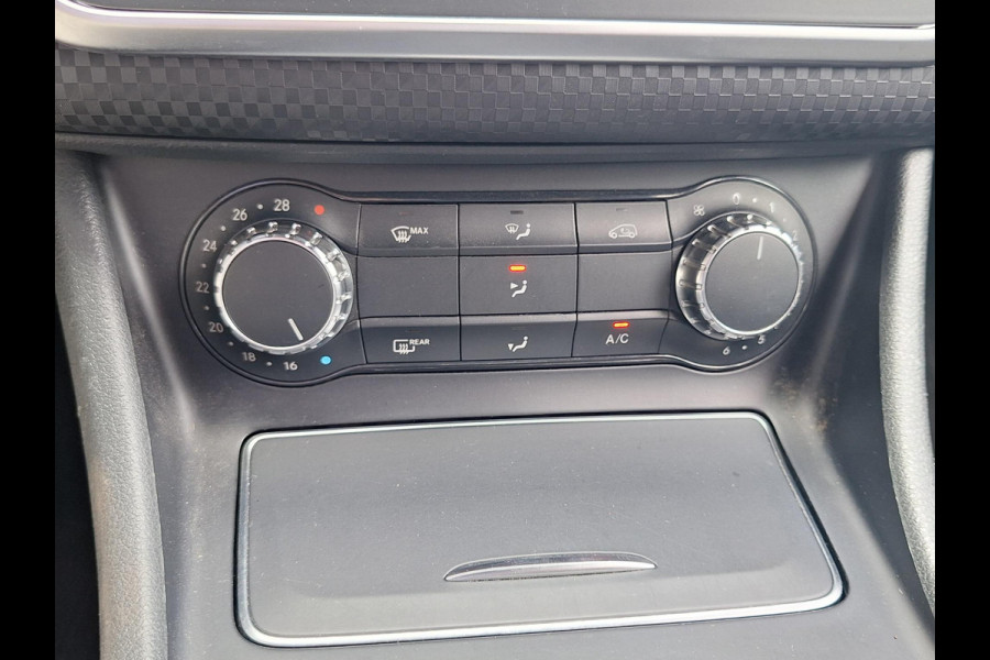 Mercedes-Benz A-Klasse 180 AMG Styling | LED | NAVI | PDC | Trekhaak 1200kg | (occasion)