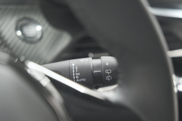 Peugeot e-208 EV Allure 50 kWh | 3 Fase Laadfunctie | Parkeersensoren | Apple Carplay