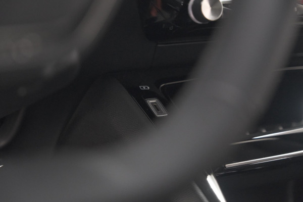 Peugeot e-208 EV Allure 50 kWh | 3 Fase Laadfunctie | Parkeersensoren | Apple Carplay