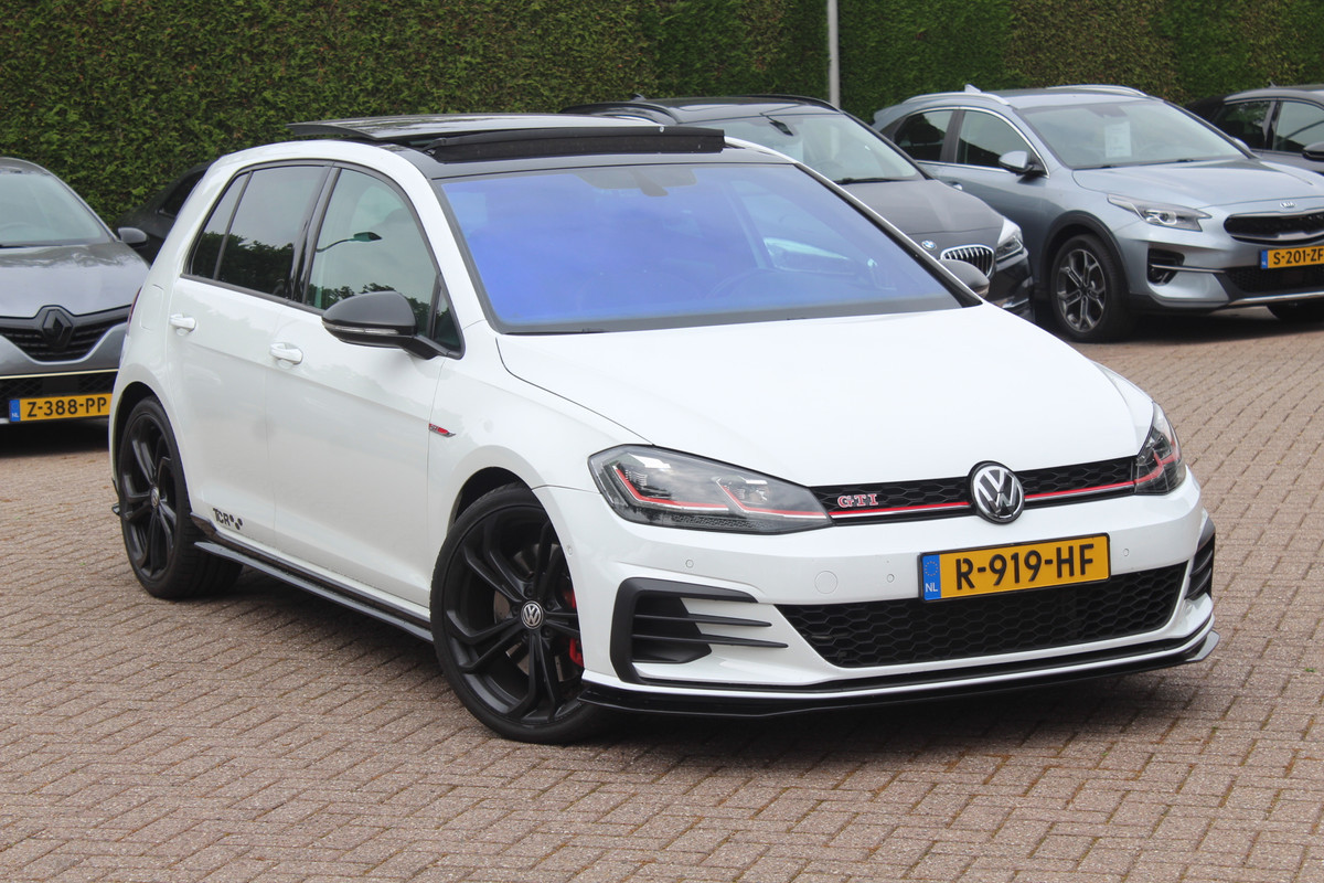 Volkswagen Golf 2.0 TSI GTI TCR / Akrapovic / Panoramadak / Camera / 19'' / Leder / Navigatie / Keyless / Dynaudio / Dodehoek / Stoelverwarming / DAB / ACC Volkswagen Golf 2.0 TSI GTI TCR / Akrapovic / Panoramadak / Camera / 19'' / Leder / Navigatie / Keyless / Dynaudio / Dodehoek / Stoelverwarming / DAB / ACC