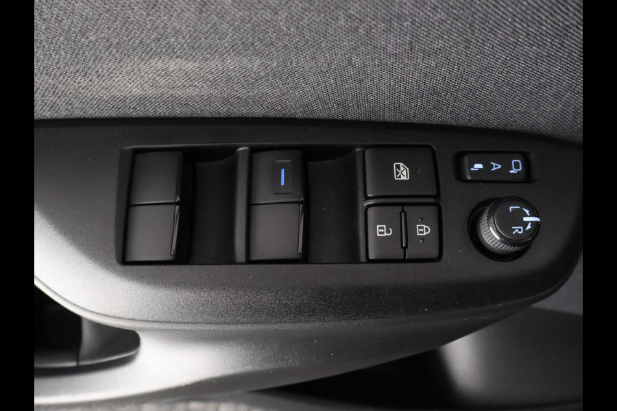 Toyota Yaris Cross 1.5 HYBRID DYNAMIC LUXERY LINE BI-TONE NAVI.ZEER COMPLEET. GARANTIE TOT 2033!
